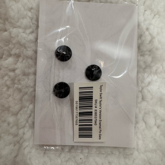 Taylor Swift Taylor's Version Pin Set - Purple - Picture 3 of 3